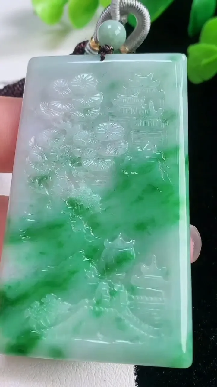 天然A货翡翠山水牌吊坠，尺寸59-36-3.5，重量:26.52g
11月28日