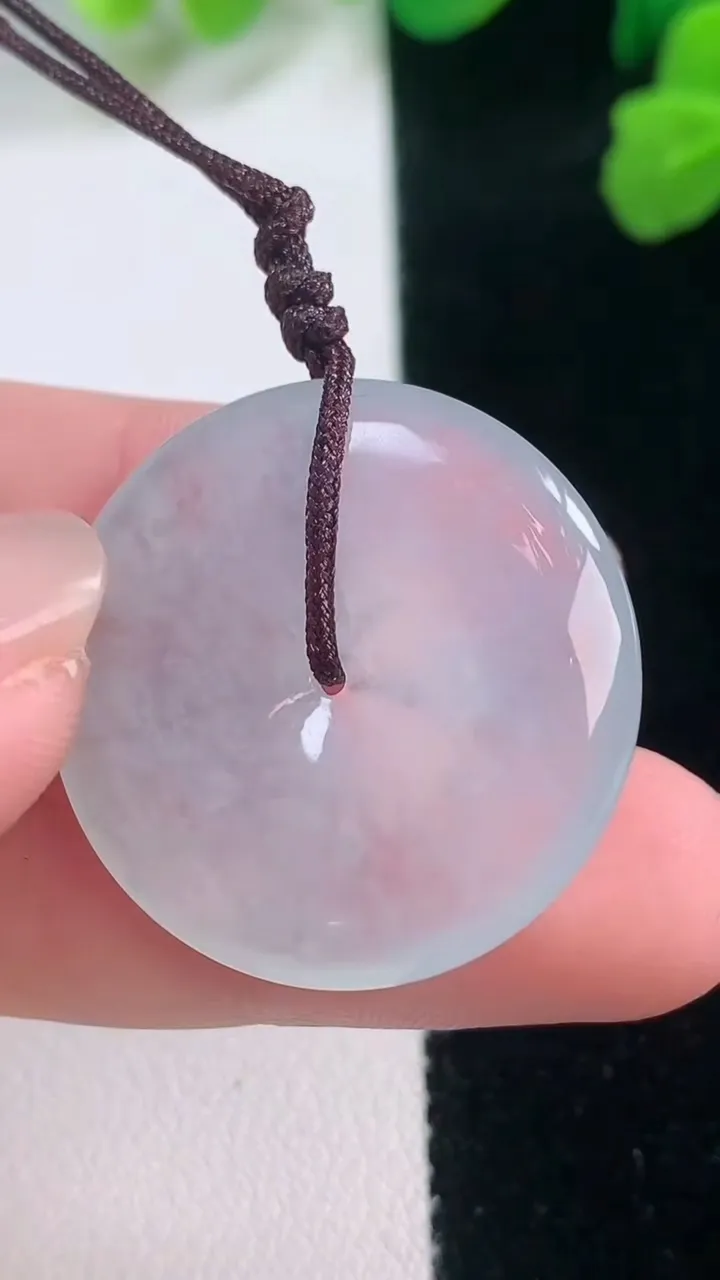 天然A货翡翠平安扣吊坠，尺寸27.6-5.8，重量:9.13g
11月28日