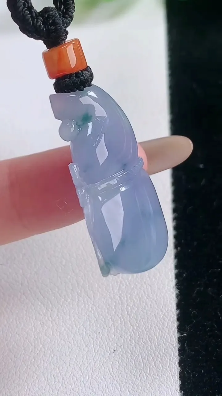 天然A货翡翠紫罗兰飘花葫芦吊坠，尺寸29-16-9.3，重量:10.72g
11月28日