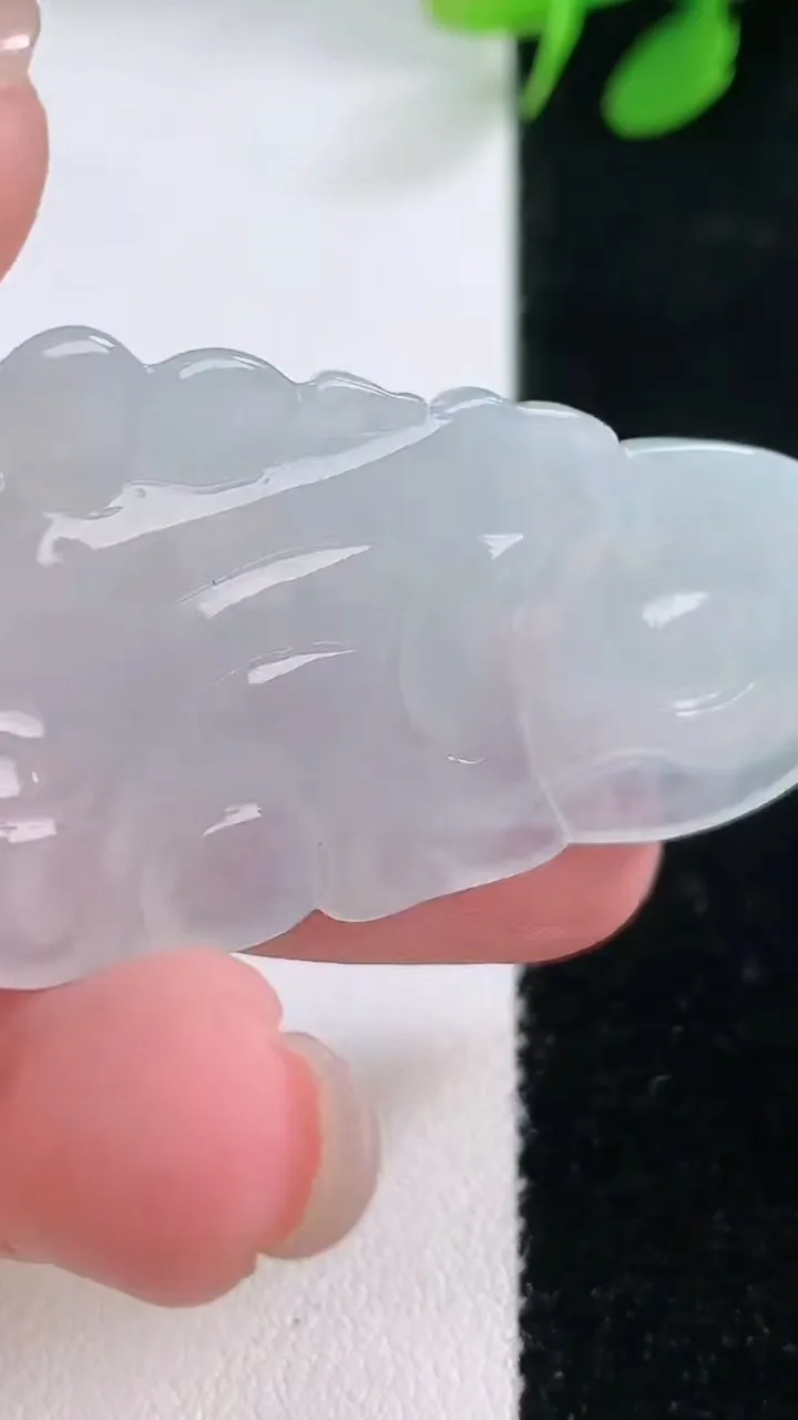 天然A货翡翠观音菩萨吊坠，尺寸52.4-25.8-4.3，重量:14.28g
11月28日