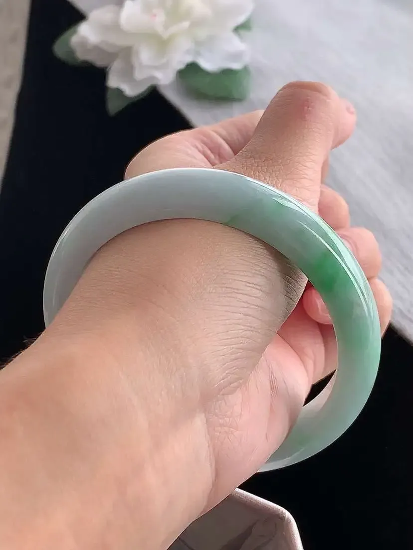 a货翡翠老坑冰种飘绿正装正圈手镯58-59圈口  尺寸58.8×12.8×8.5mm 1127