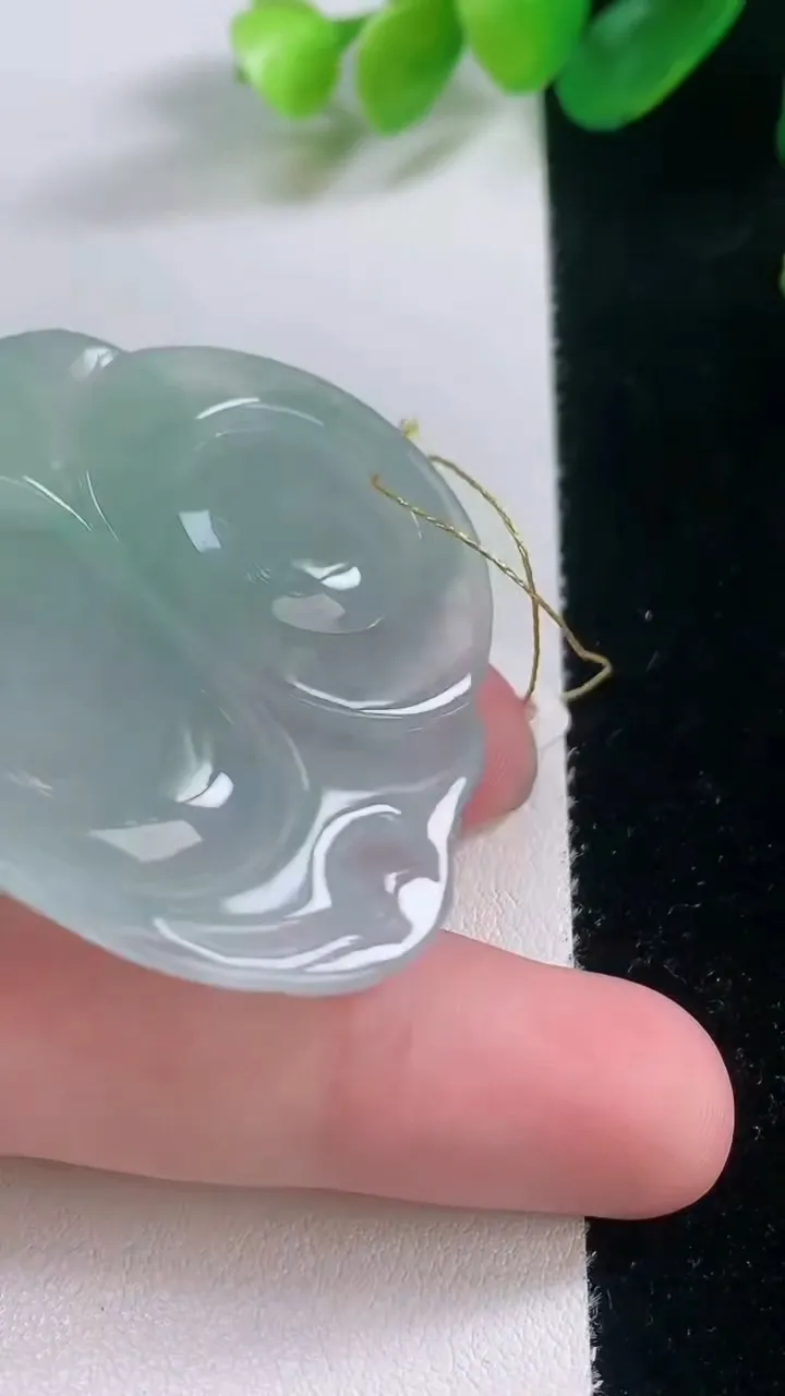 天然A货翡翠佛公吊坠，尺寸43-46.3-8，重量:24.77g
11月28日