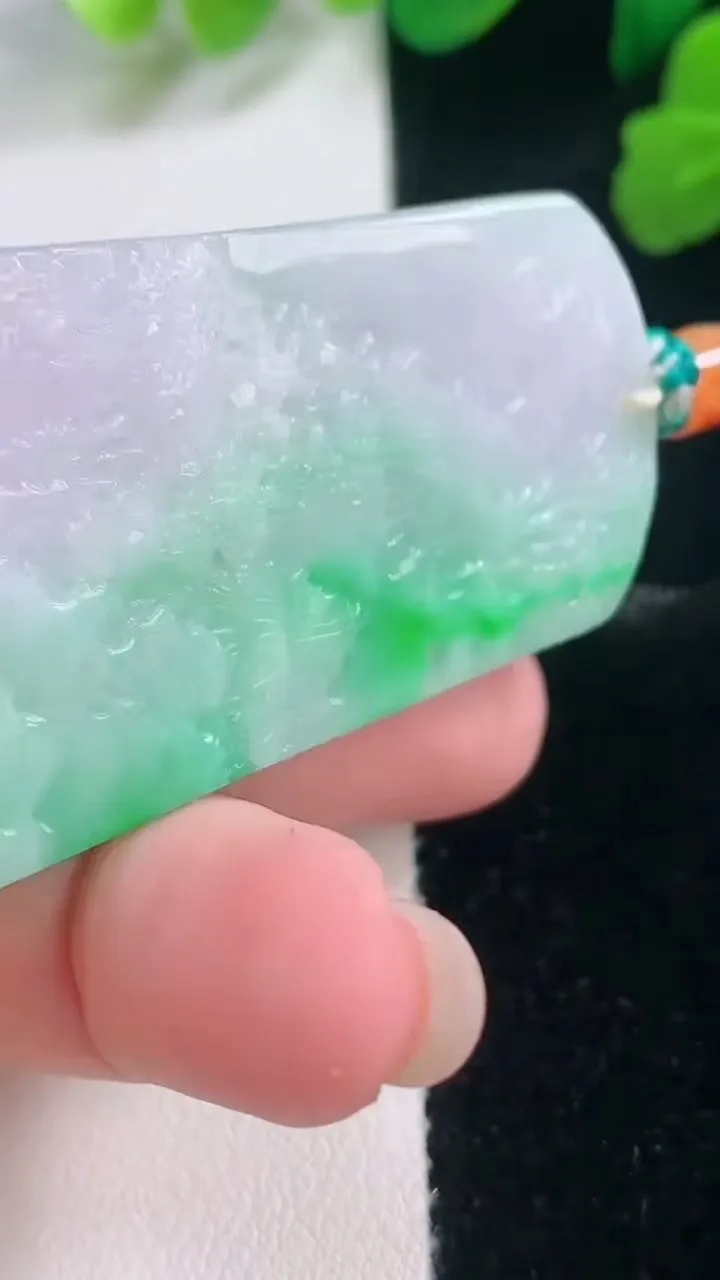 天然A货翡翠山水牌吊坠，尺寸54-30-5.6，重量:24.94g
11月28日