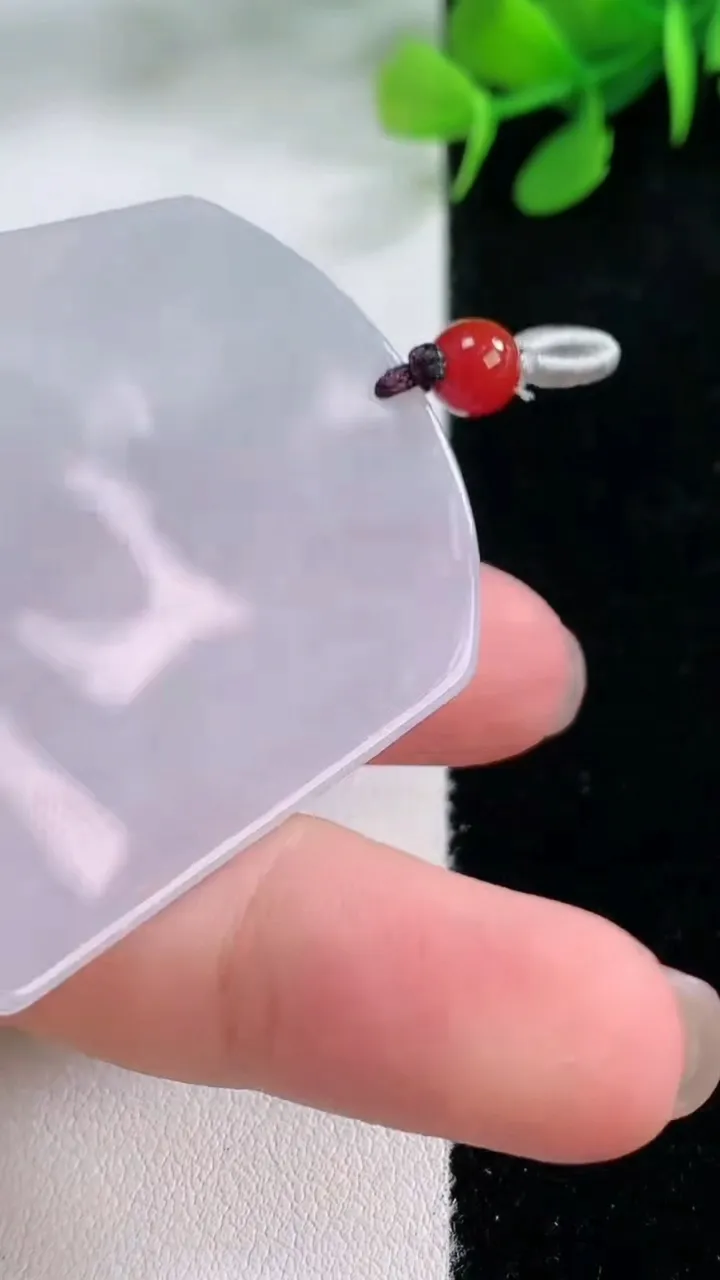 天然A货翡翠生肖马吊坠，尺寸51.5-43.5-5.6，重量:26.36g
11月28日