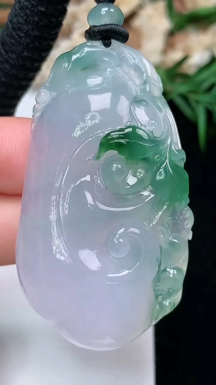 天然A货翡翠如意吊坠，尺寸51-29.5-8.8，重量:25.17g
11月28日