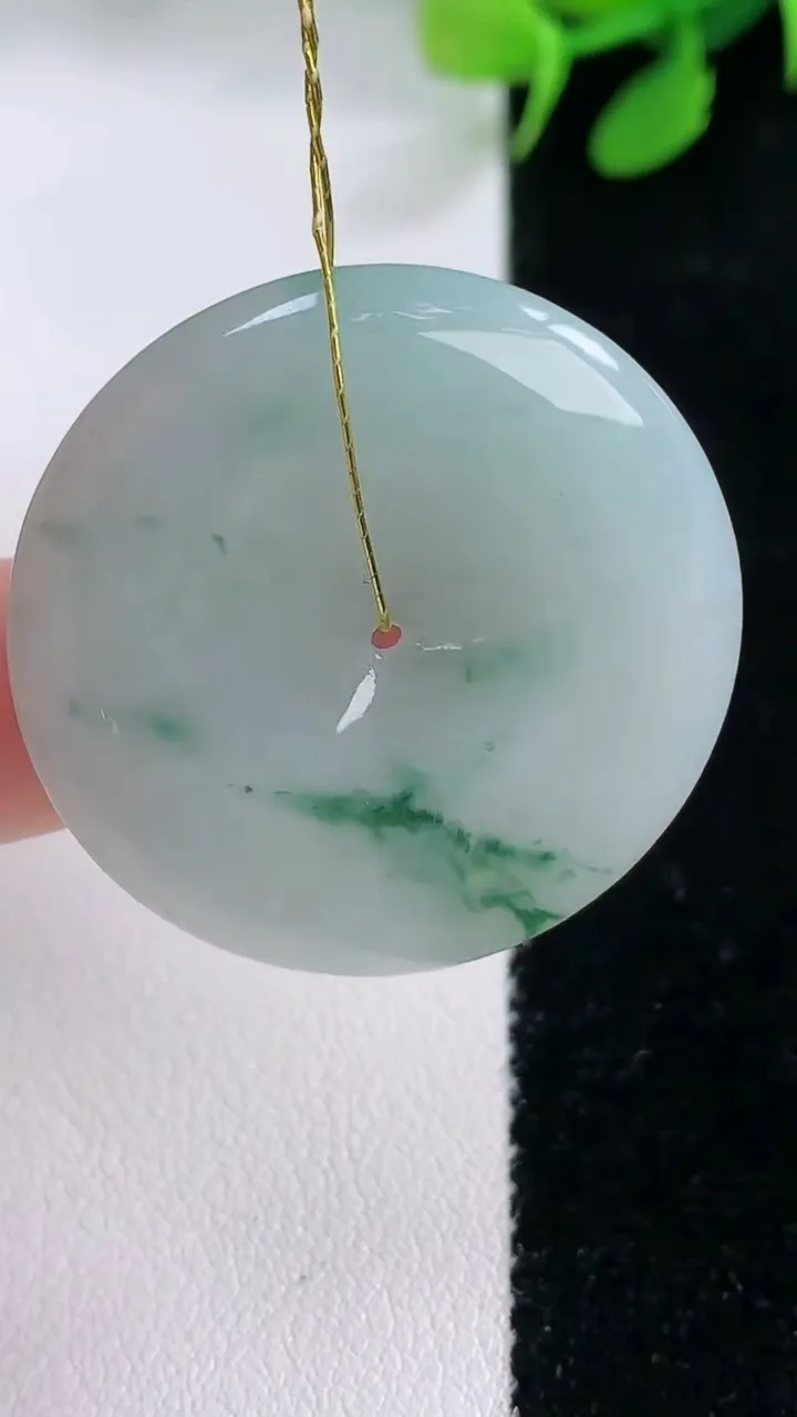 天然A货翡翠飘花平安扣吊坠，尺寸33.2-5.6，重量:13.76g
11月28日