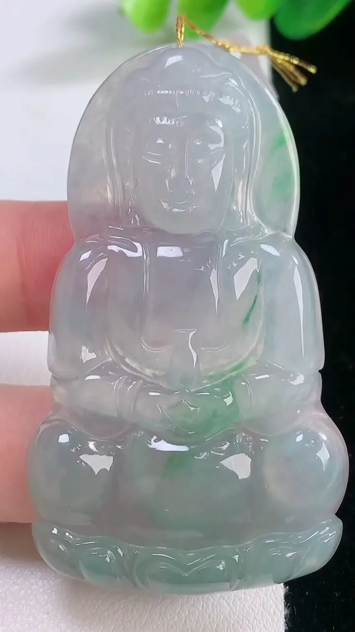 天然A货翡翠观音菩萨吊坠，尺寸60.6-35.5-5.4，重量:21.21g
11月28日