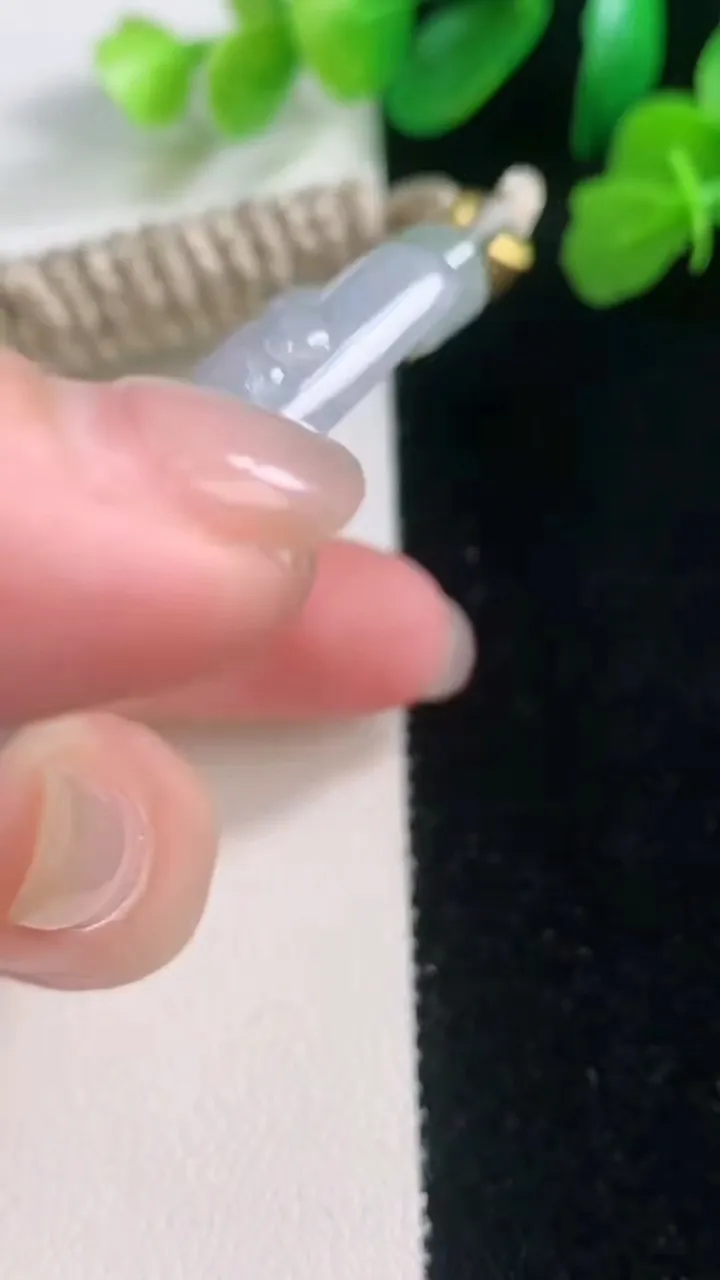 天然A货翡翠紫罗兰普贤菩萨吊坠，尺寸63.6-43.5-6.5，重量:48.90g
11月28日