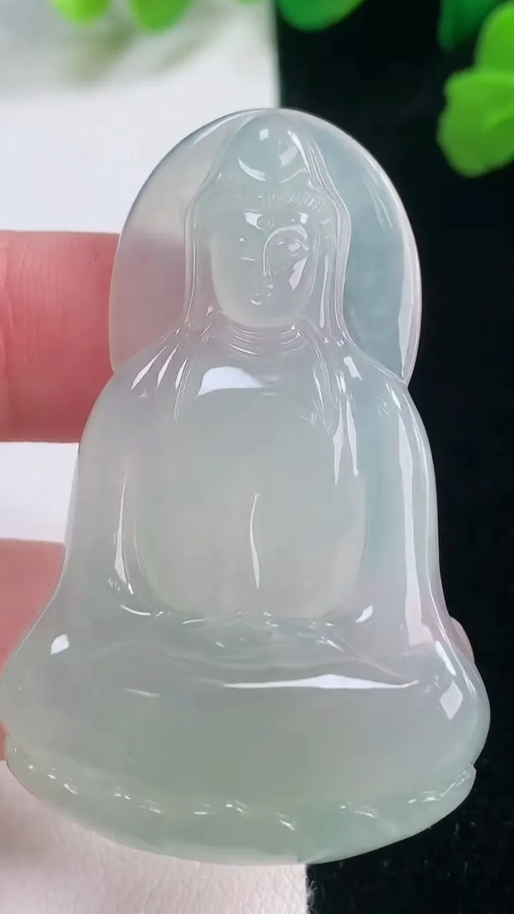 天然A货翡翠观音菩萨吊坠，尺寸51.3-32.6-5.8，重量:16.48g
11月28日
