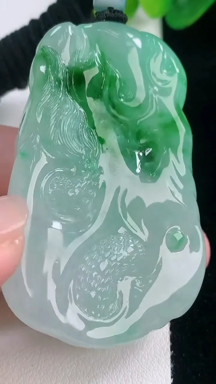 天然A货翡翠龙牌吊坠，尺寸61-40.9-12.3，重量:57.75g
11月28日