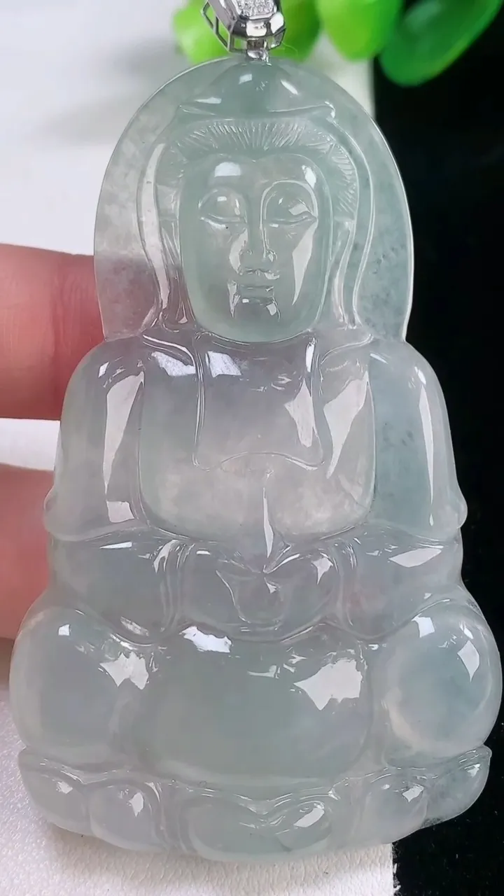 天然A货翡翠观音菩萨吊坠，尺寸69.2-42.3-5.4，重量:29.38g
11月28日