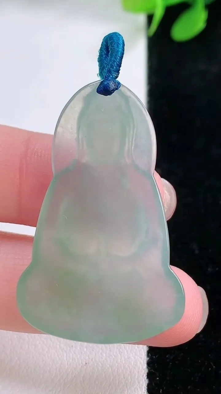 天然A货翡翠观音菩萨吊坠，尺寸39-25.4-4，重量:7.00g
11月29日