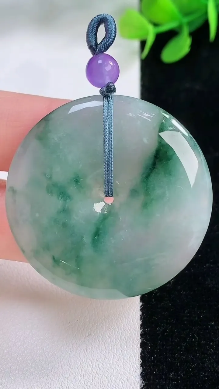 天然A货翡翠飘花平安扣吊坠，尺寸39.2-5.5，重量:19.40g
11月29日