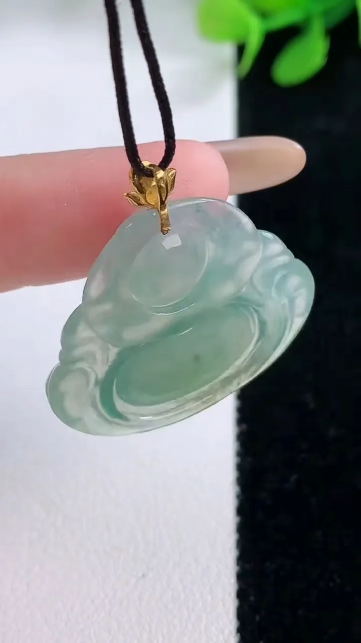 天然A货翡翠佛公吊坠，尺寸24.8-29.2-5，重量:5.21g
11月29日