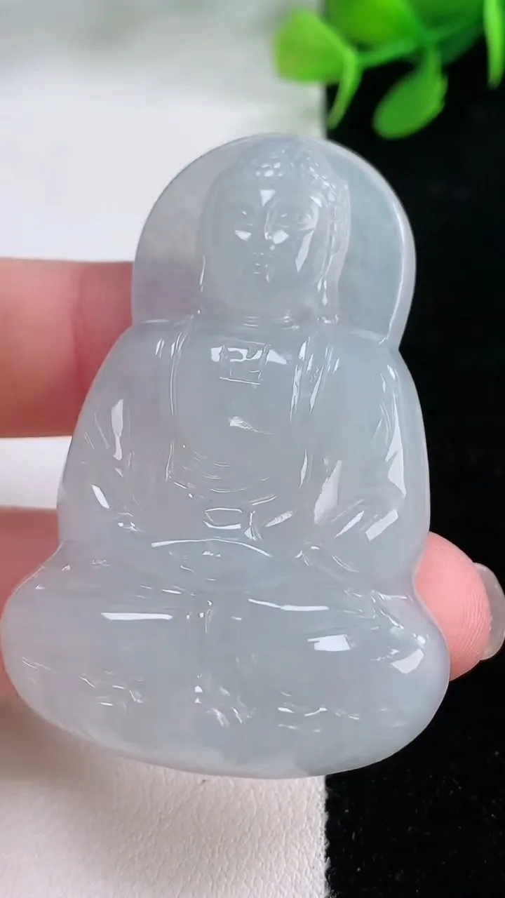 天然A货翡翠大日如来吊坠，尺寸52.6-35.4-7，重量:21.15g
11月29日