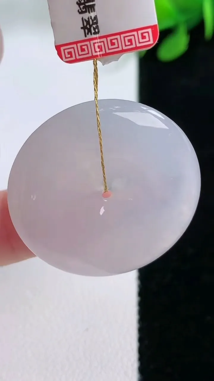 天然A货翡翠平安扣吊坠，尺寸31.6-5.6，重量:12.32g
11月29日