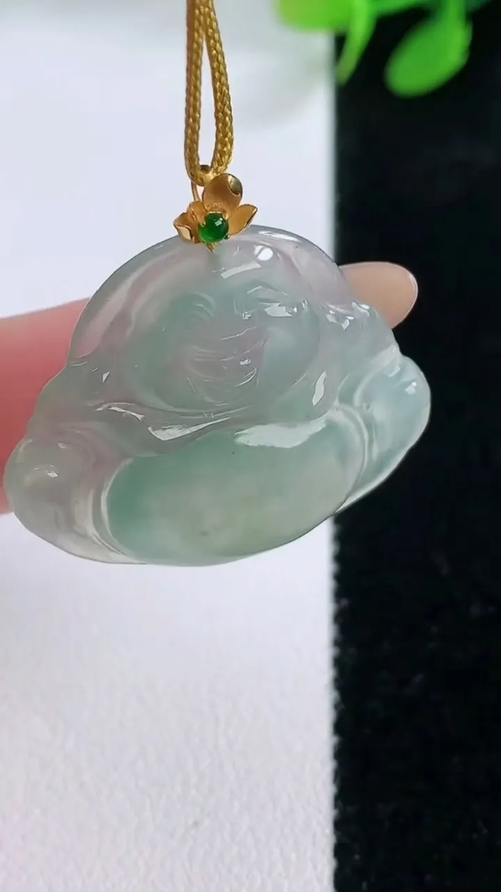 天然A货翡翠佛公，尺寸25.4-29.2-4.4，重量:4.68g
11月29日