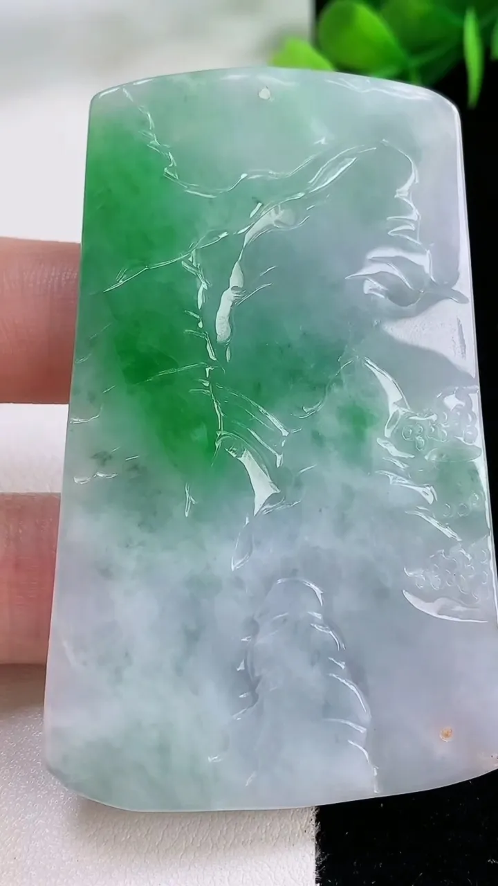 天然A货翡翠山水牌吊坠，尺寸67.5-41.7-6，重量:36.44g
11月29日