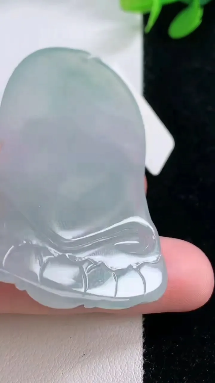 天然A货翡翠大势至菩萨吊坠，尺寸57.5-37.5-5.6，重量:23.15g
11月29日