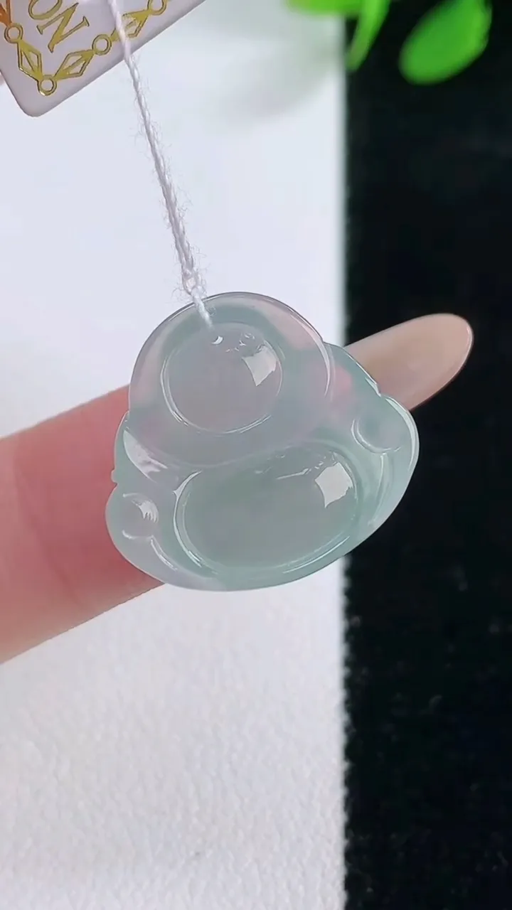 天然A货翡翠佛公吊坠，尺寸17.5-19-5.8，重量:3.04g
11月29日