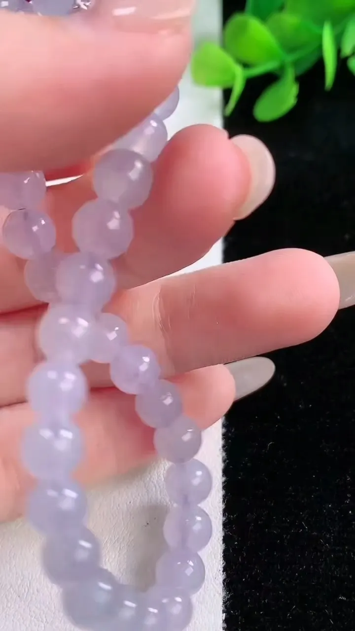 天然A货翡翠紫罗兰圆珠手串，尺寸6.5-29颗，重量:15.12g11月29日
工厂直销收藏佳品,种好水足，色泽均匀，有种有色，上手高大气！