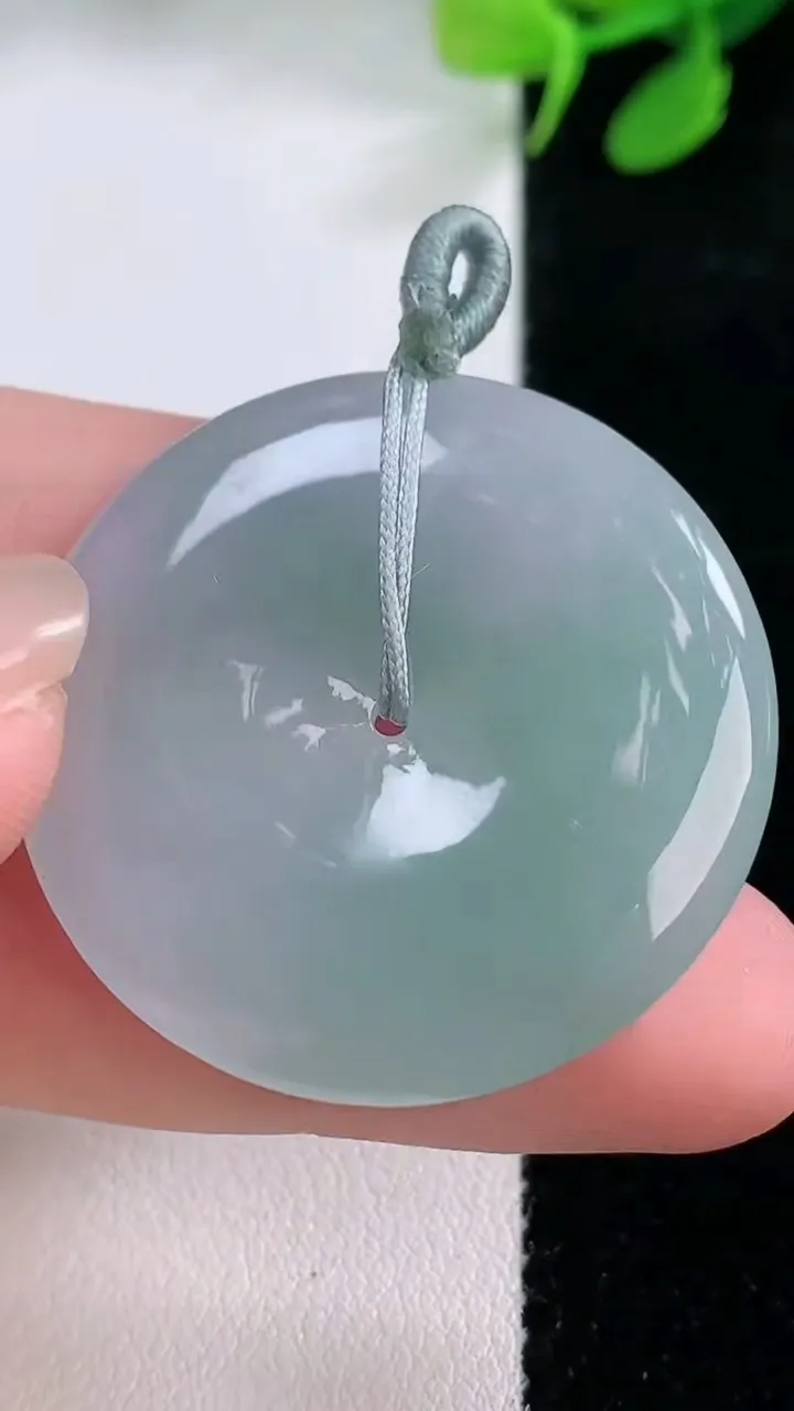 天然A货翡翠平安扣吊坠，尺寸34.3-5.5，重量:13.66g
11月29日