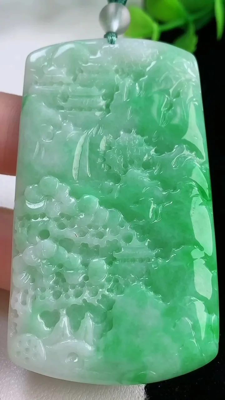 天然A货翡翠山水牌吊坠，尺寸66-38.2-4.3，重量:29.58g
11月29日