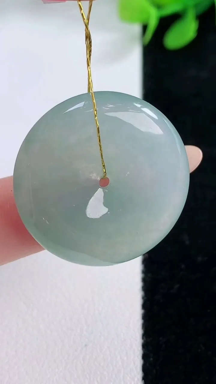 天然A货翡翠平安扣吊坠，尺寸27-5.7，重量:8.87g
11月29日