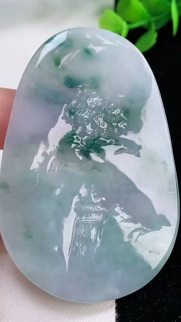 天然A货翡翠牌吊坠，尺寸69.5-45.9-5，重量:37.55g
11月29日