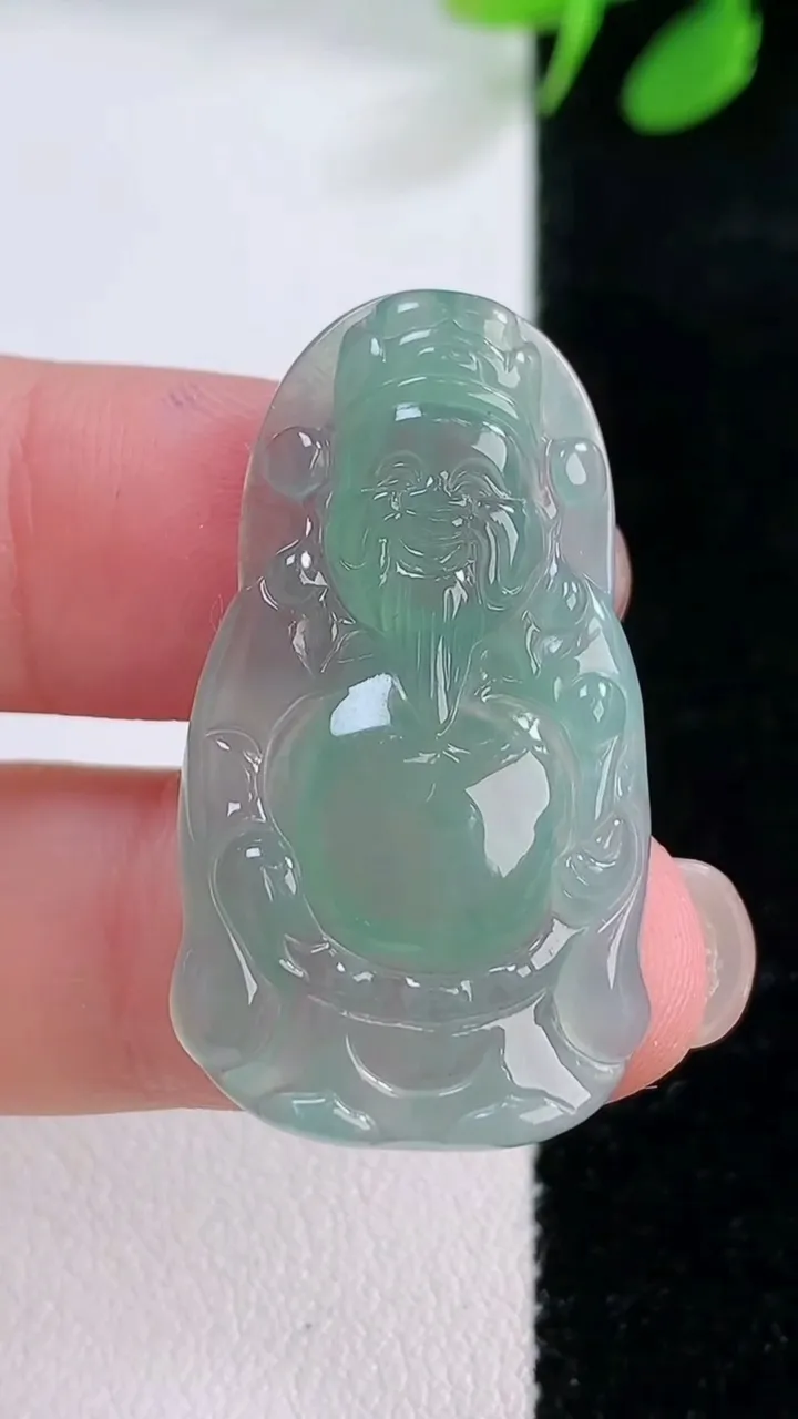 天然A货翡翠财神爷吊坠，尺寸345-18.5-3.9，重量:4.79g
11月29日