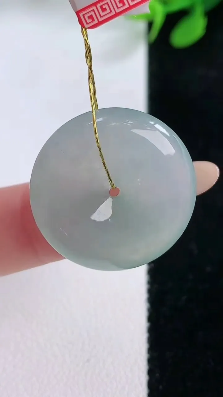 天然A货翡翠平安扣吊坠，尺寸23.8-5.2，重量:6.26g
11月29日