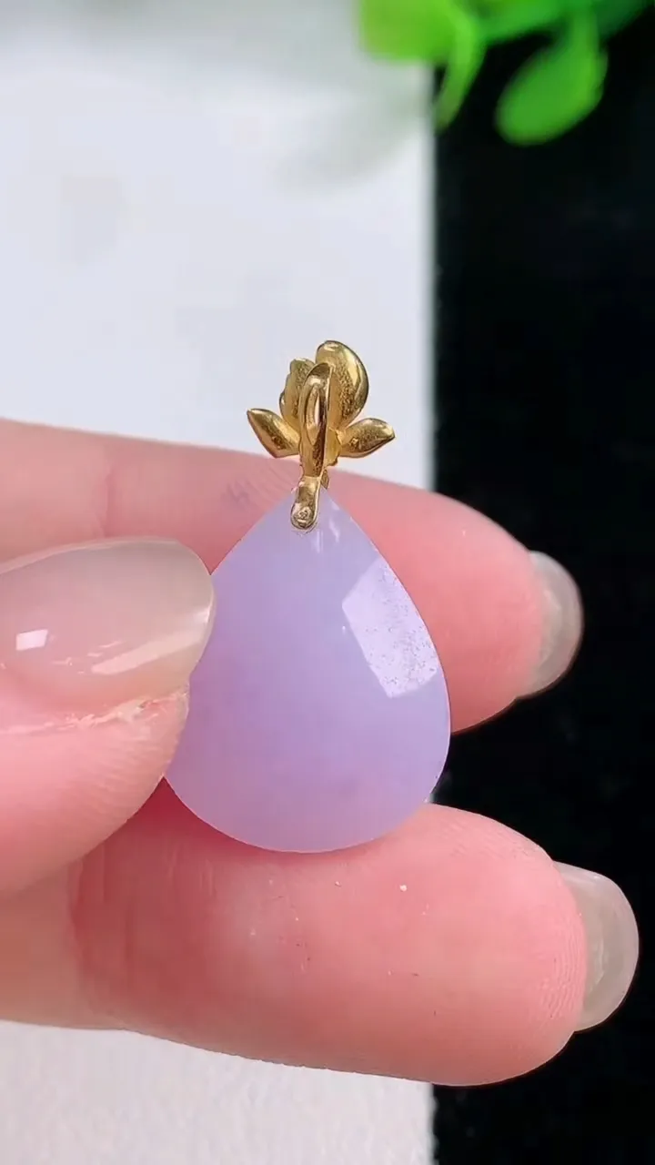天然A货翡翠18K金紫罗兰水滴吊坠，尺寸17-14-8.2，重量:3.12g
11月29日