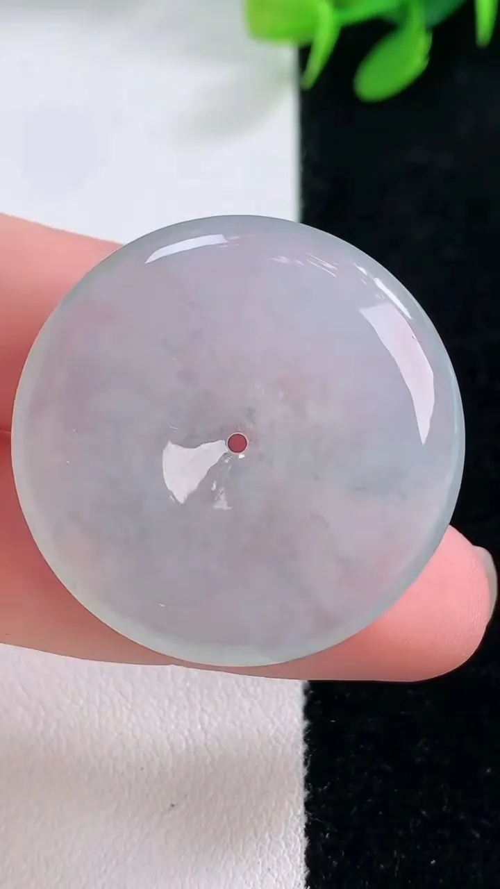 天然A货翡翠冰种飘花平安扣吊坠，尺寸32.2-5.8，重量:13.55g
11月29日