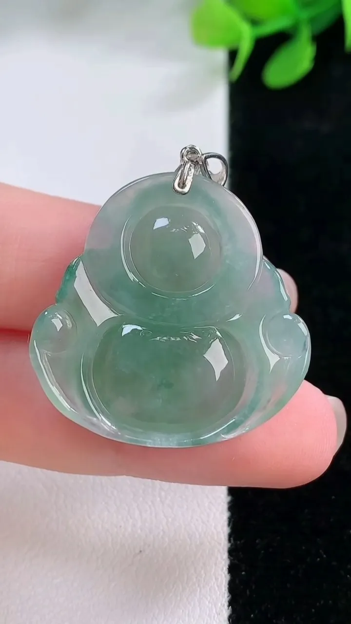 天然A货翡翠佛公吊坠，尺寸28.9-29.6-5.8，重量:7.62g
11月29日