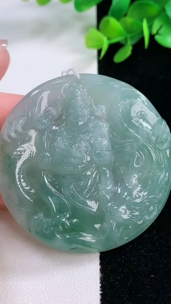 天然A货翡翠祥龙财神爷吊坠，尺寸57.2-5.3，重量:45.40g
11月29日