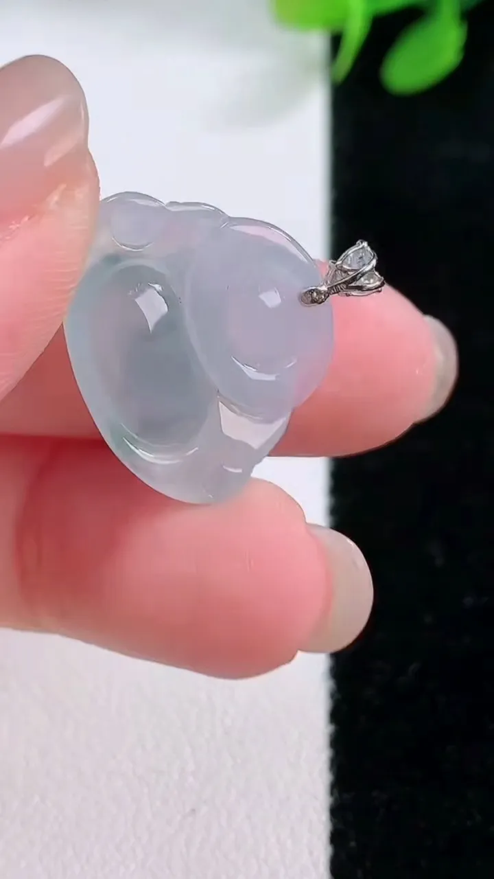 天然A货翡翠种飘花佛公吊坠，尺寸16.4-20.5-5.6，重量:2.81g
11月29日