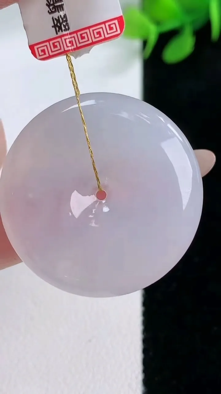 天然A货翡翠平安扣吊坠，尺寸31.6-5.6，重量:12.32g
11月29日