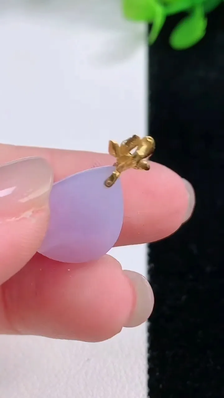 天然A货翡翠18K金紫罗兰水滴吊坠，尺寸17-14-8.2，重量:3.12g
11月29日