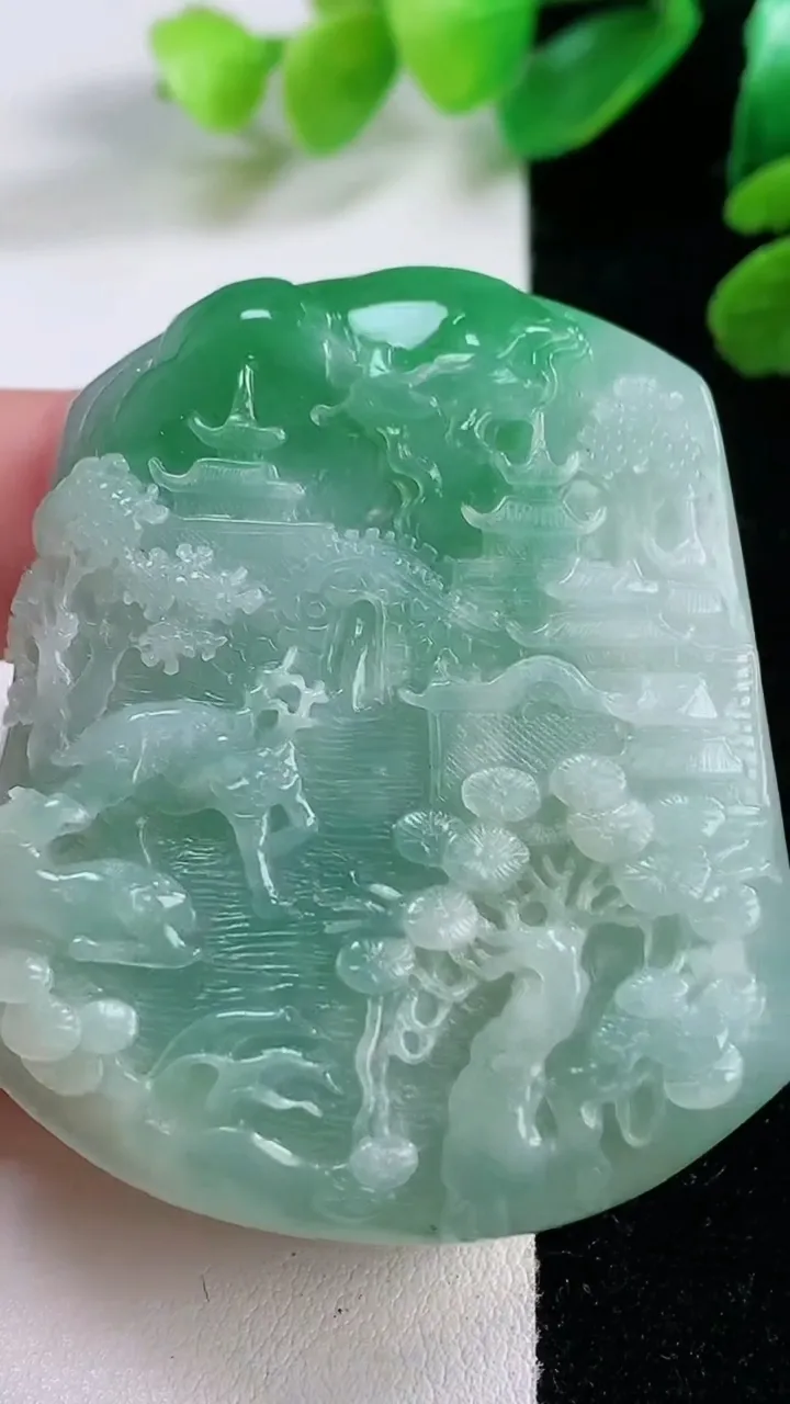 天然A货翡翠山水牌吊坠，尺寸 52-45-12，重:49.64g
11月29日