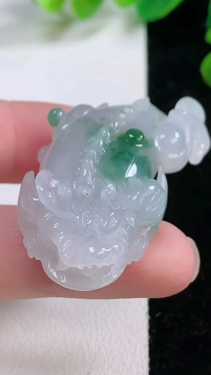 天然A货翡翠飘花貔貅吊坠，尺寸 46.8-25-11.6，重:21.44g
11月29日