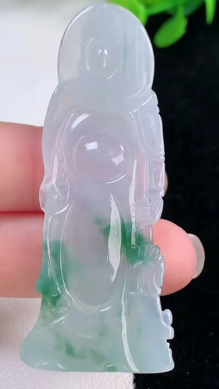 天然A货翡翠冰种飘花关公吊坠，尺寸61.3-24-5.7，重量:13.68g
11月29日