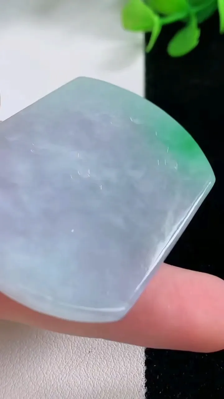 天然A货翡翠山水牌吊坠，尺寸50-37.8-5.7，重量:27.93g
11月29日