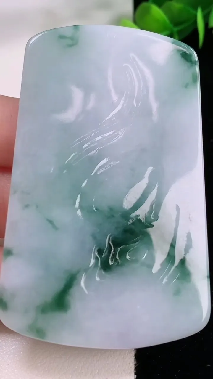 天然A货翡翠飘花普贤菩萨吊坠，尺寸70-43.7-5.5，重量:44.76g
11月29日