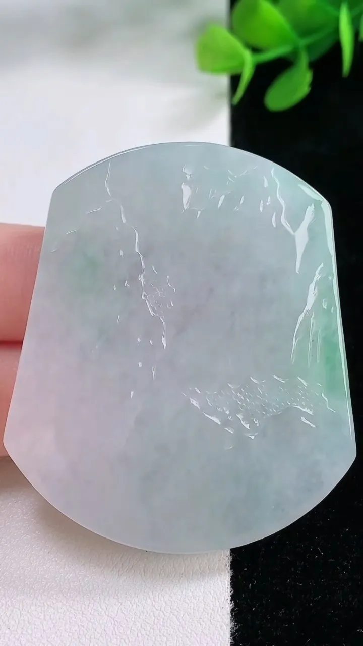 天然A货翡翠山水牌吊坠，尺寸51.6-44-5.-，重量:33.11g
11月29日