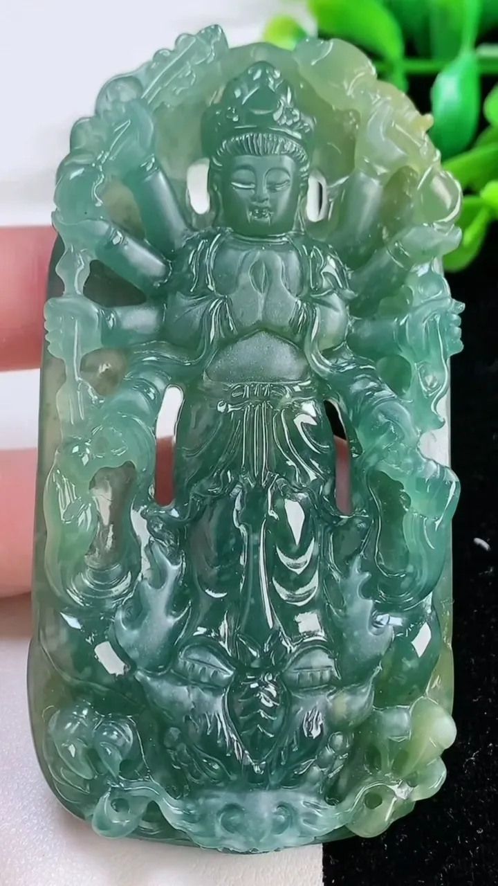 天然A货翡翠蓝水双彩御龙千手观音吊坠，尺寸 83-43-8，重:62.26g
11月29日