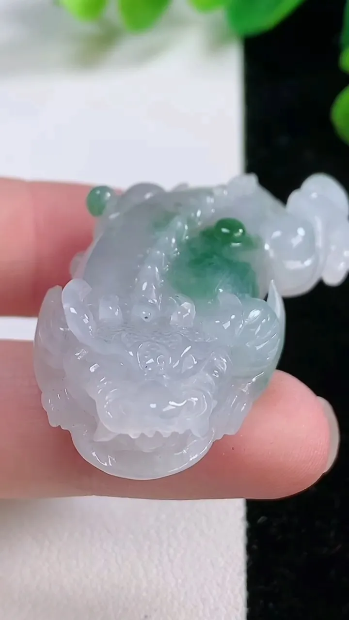 天然A货翡翠飘花貔貅吊坠，尺寸 46.8-25-11.6，重:21.44g
11月29日