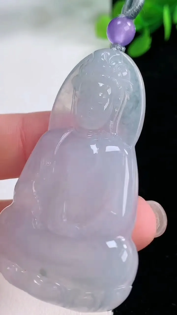 天然A货翡翠观音菩萨吊坠，尺寸56-33.4-5.8，重量:20.26g
11月29日