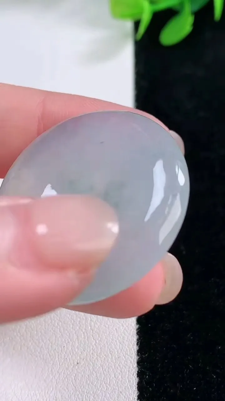 天然A货翡翠冰种飘花平安扣吊坠，尺寸32.2-5.8，重量:13.55g
11月29日