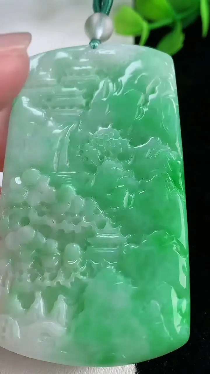 天然A货翡翠山水牌吊坠，尺寸66-38.2-4.3，重量:29.58g
11月29日