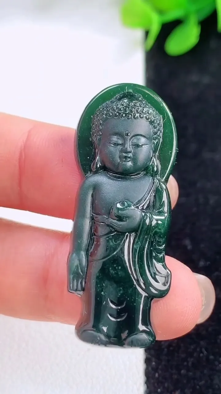 天然A货翡翠弥勒佛吊坠，尺寸40.7-15.3-5.9，重量:7.65g
11月29日